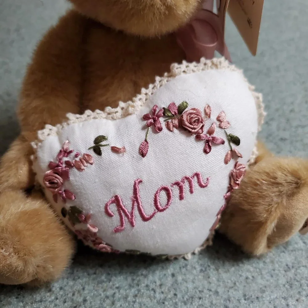 Mother's Day - Boyd's Bear Mom Heart Pillow - Picture 4 of 7